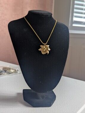 🔹(3for$20)🔹Vintage Gold Orchid Flower Pearl Pendant Necklace